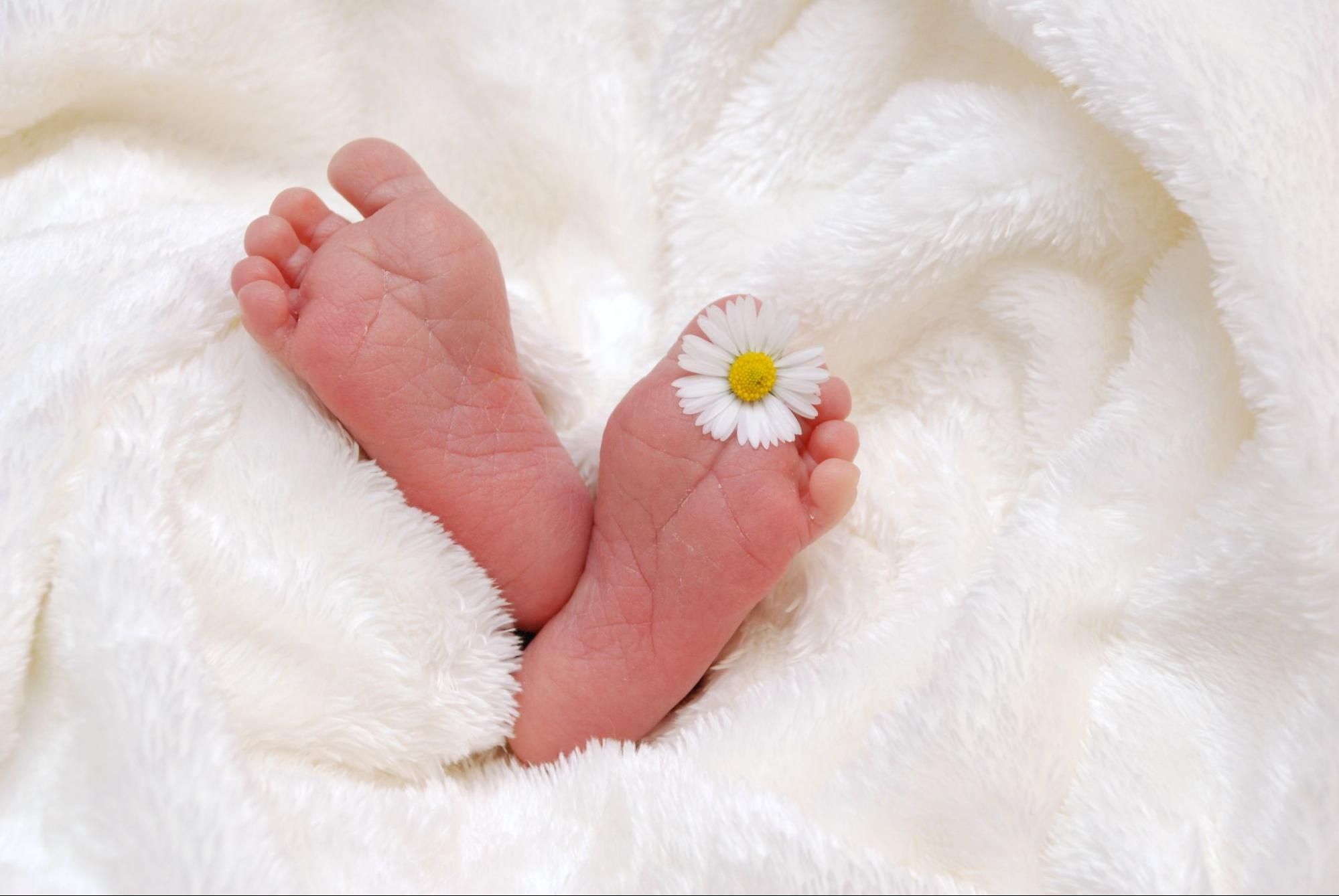 Prevention Tips for Baby Feet That Turn Purplish-Blue